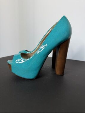 Qupid Teal Peep-Toe Platform High Heels with Brown Block Heel
